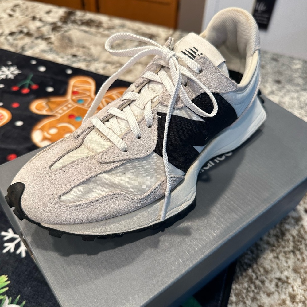New Balance 327 Athletic Shoes in White and Black